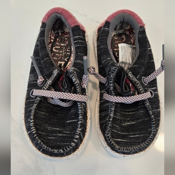 Hey Dude Boys Kids Wally Toddler Jersey Size 5 - Picture 1 of 8